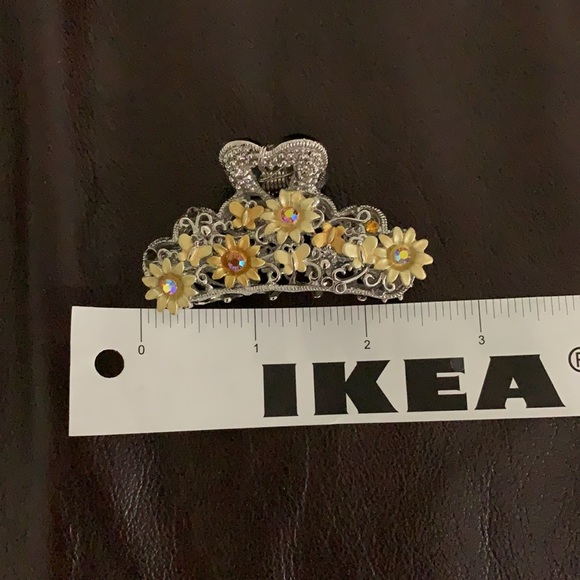 Beautiful jewelled hair clips bundles of 3 - Picture 3 of 10